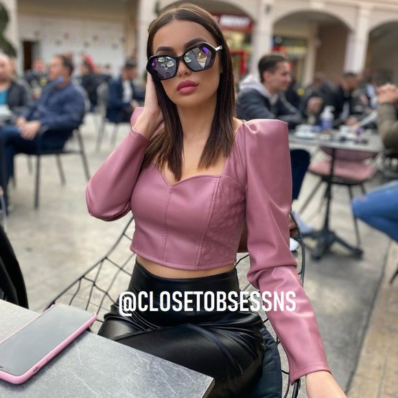 Zara Tops - BLOGGER FAVE!!! ZARA Top with Balloon Sleeves